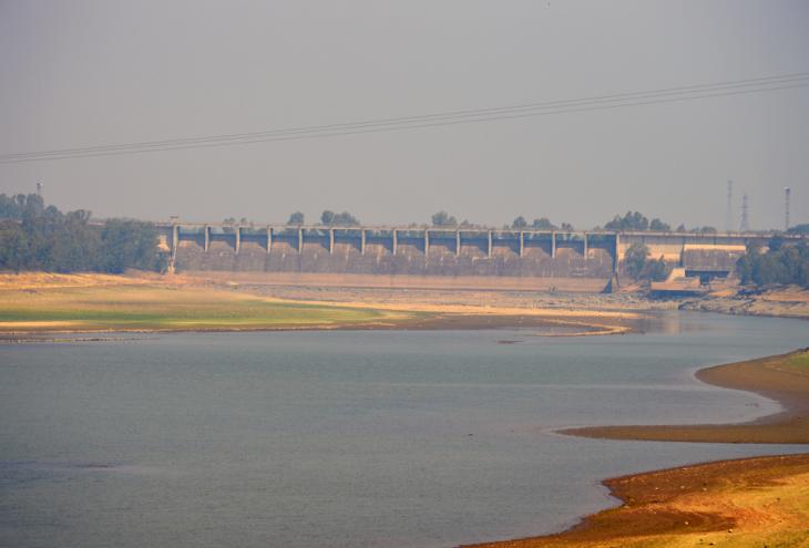 Presa y embalse abandonado de Valdecaballeros 